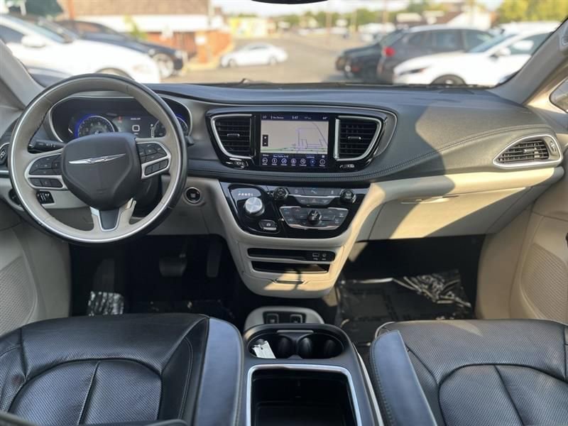 Used 2018 Chrysler Pacifica Limited FWD image 10