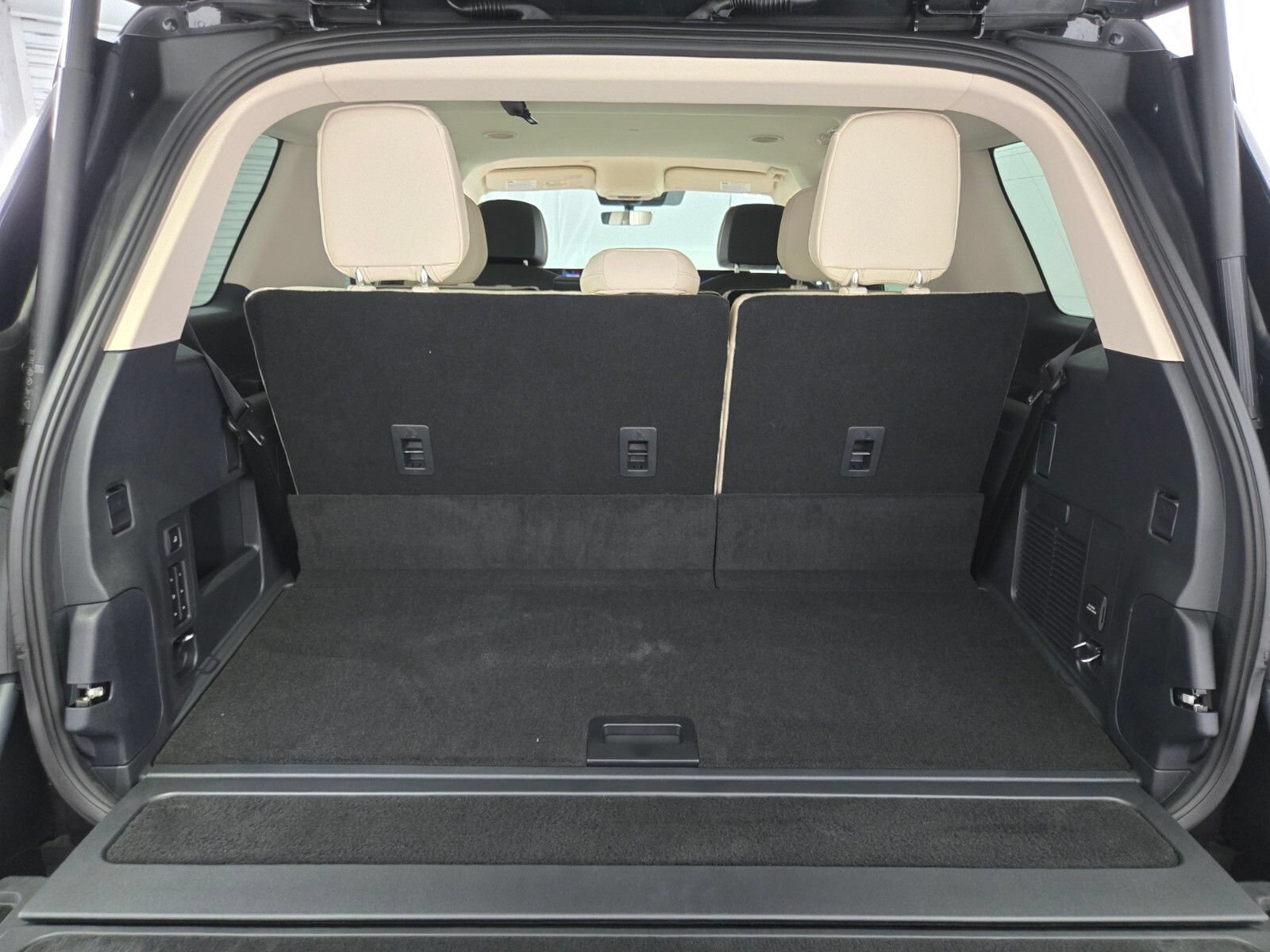 New 2027 Lincoln Navigator Premiere AWD/4WD image 17