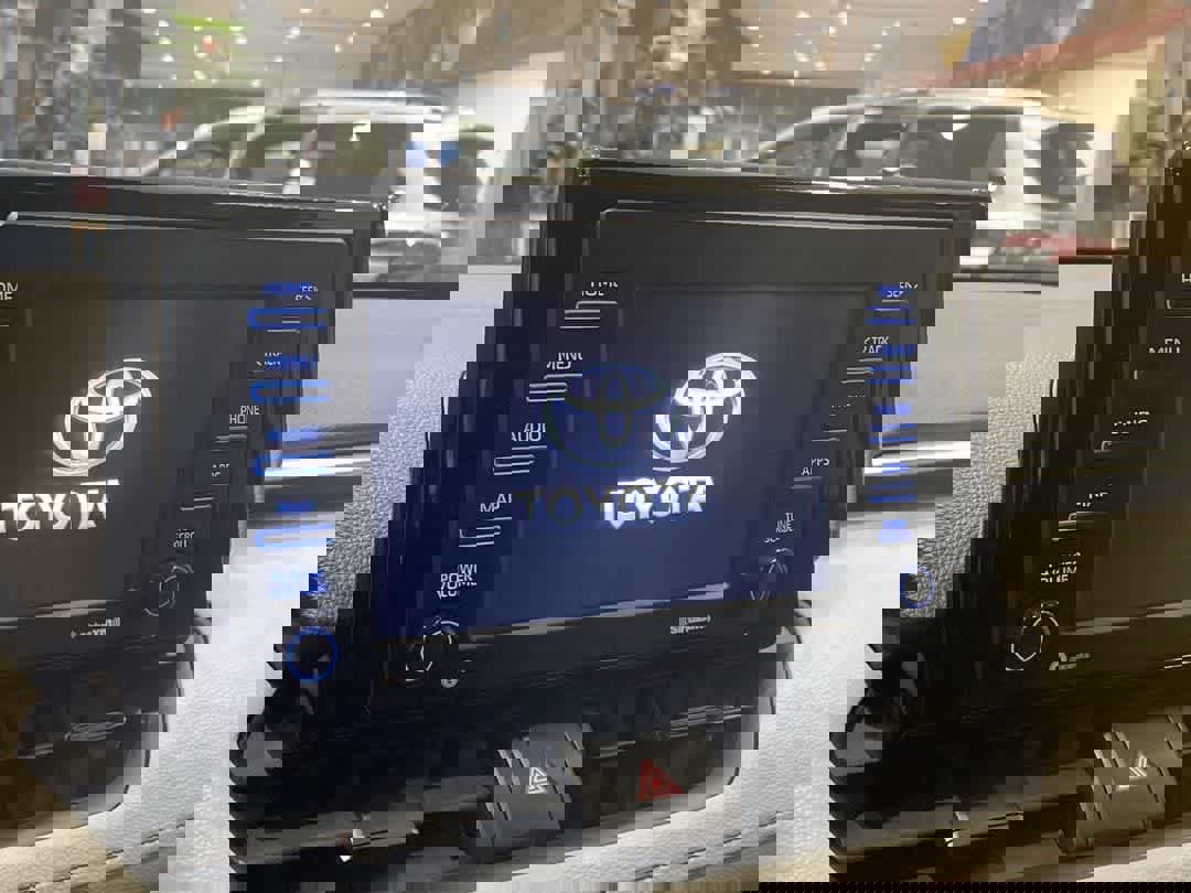 Used 2021 Toyota RAV4 XLE w/ Convenience Package image 16