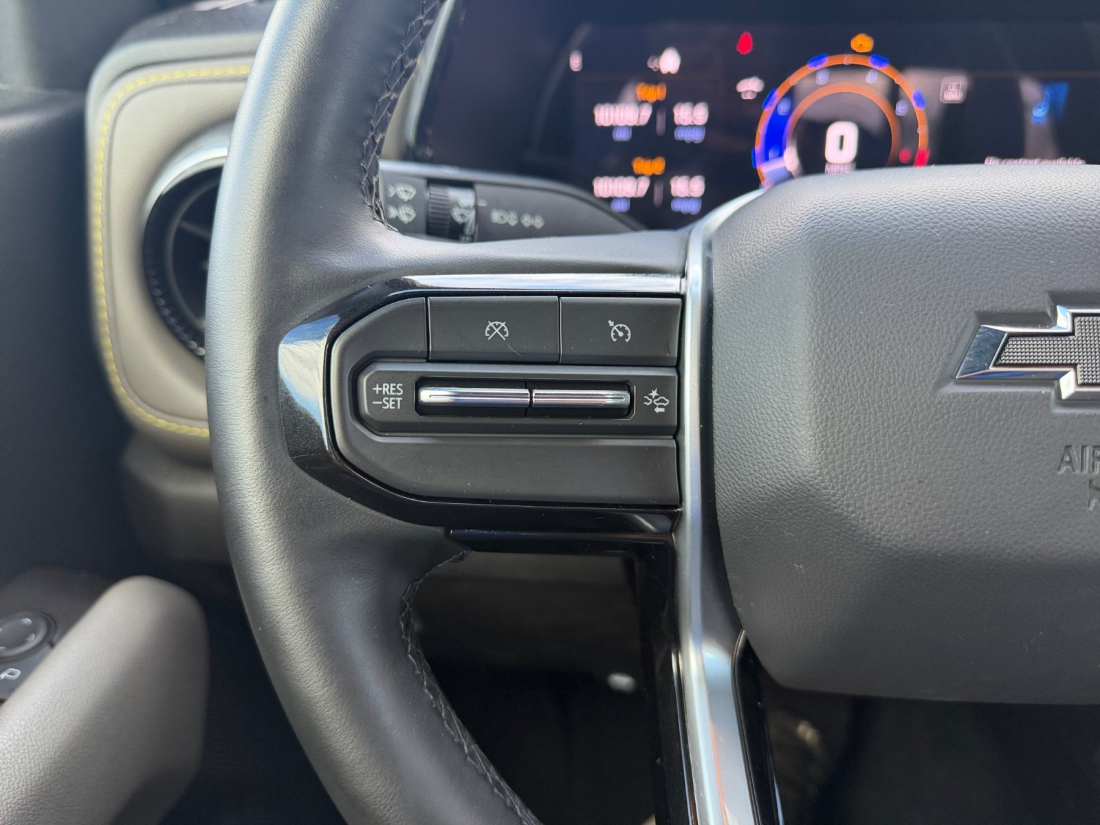 Used 2024 Chevrolet Colorado ZR2 w/ Technology Package AWD/4WD image 20