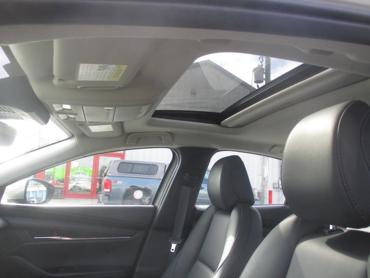 Used 2025 MAZDA MAZDA3 s image 30