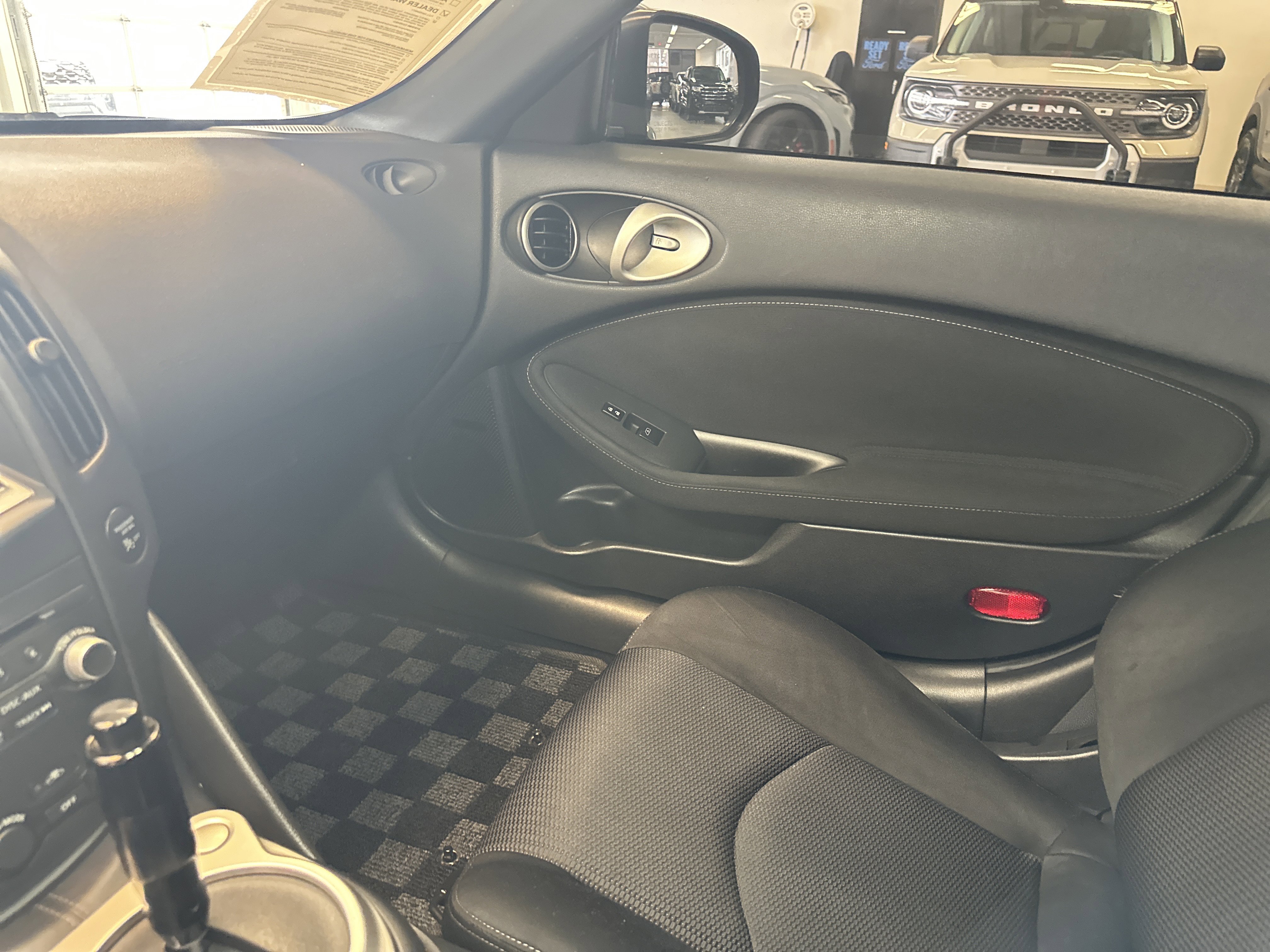 Used 2018 Nissan 370Z w/ Sport Package image 19