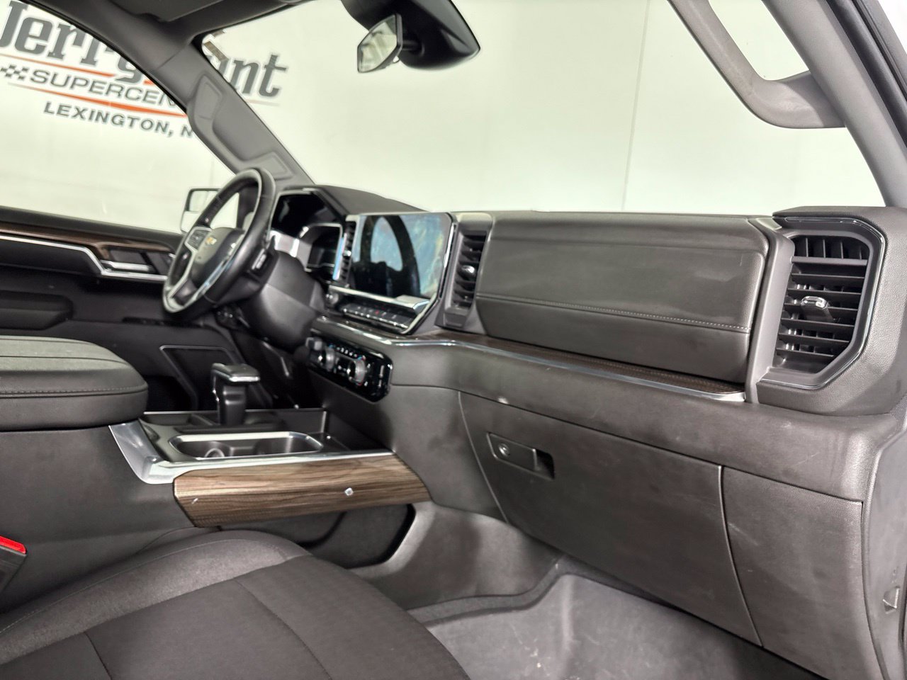 Used 2025 Chevrolet Silverado 1500 LT AWD/4WD image 26
