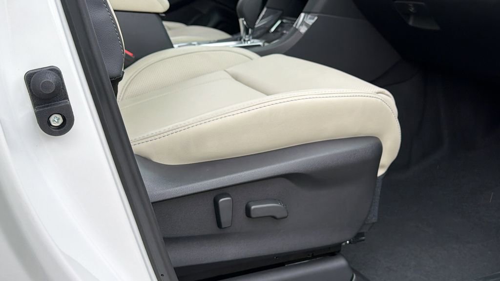New 2026 Subaru Ascent Limited AWD/4WD image 9