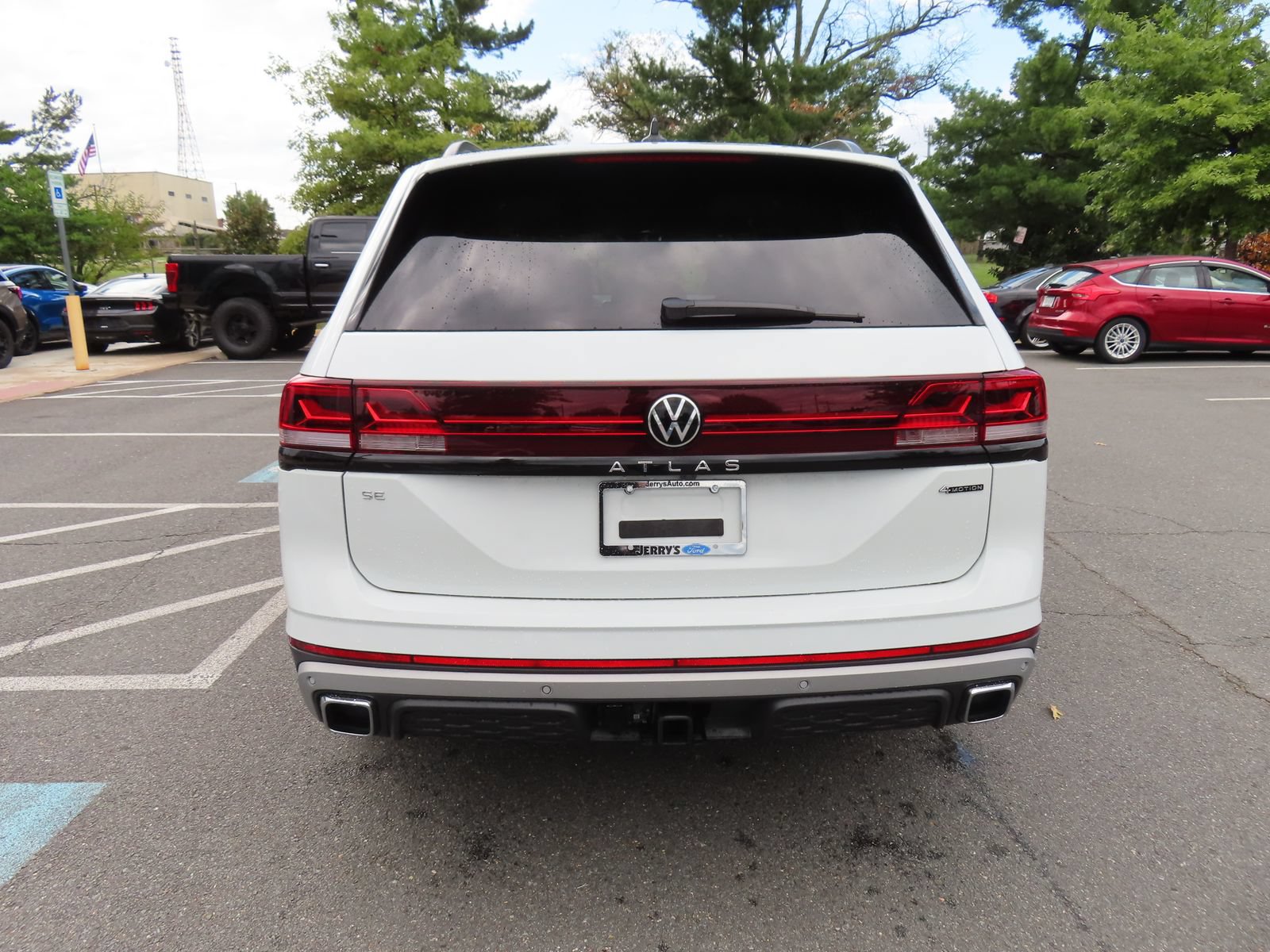 Used 2025 Volkswagen Atlas Peak Edition SE AWD/4WD image 6