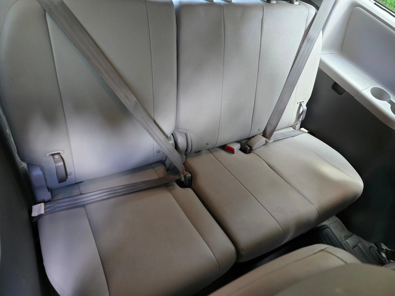 Used 2015 Toyota Sienna XLE w/ XLE Navigation Package FWD image 16