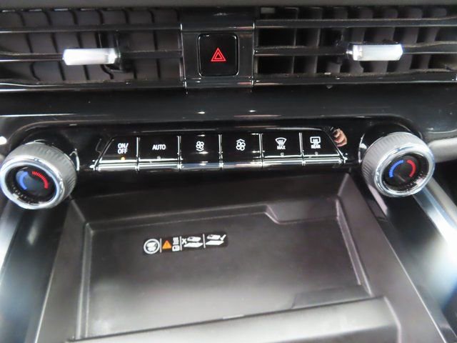 Certified 2025 Chevrolet Suburban Premier image 28