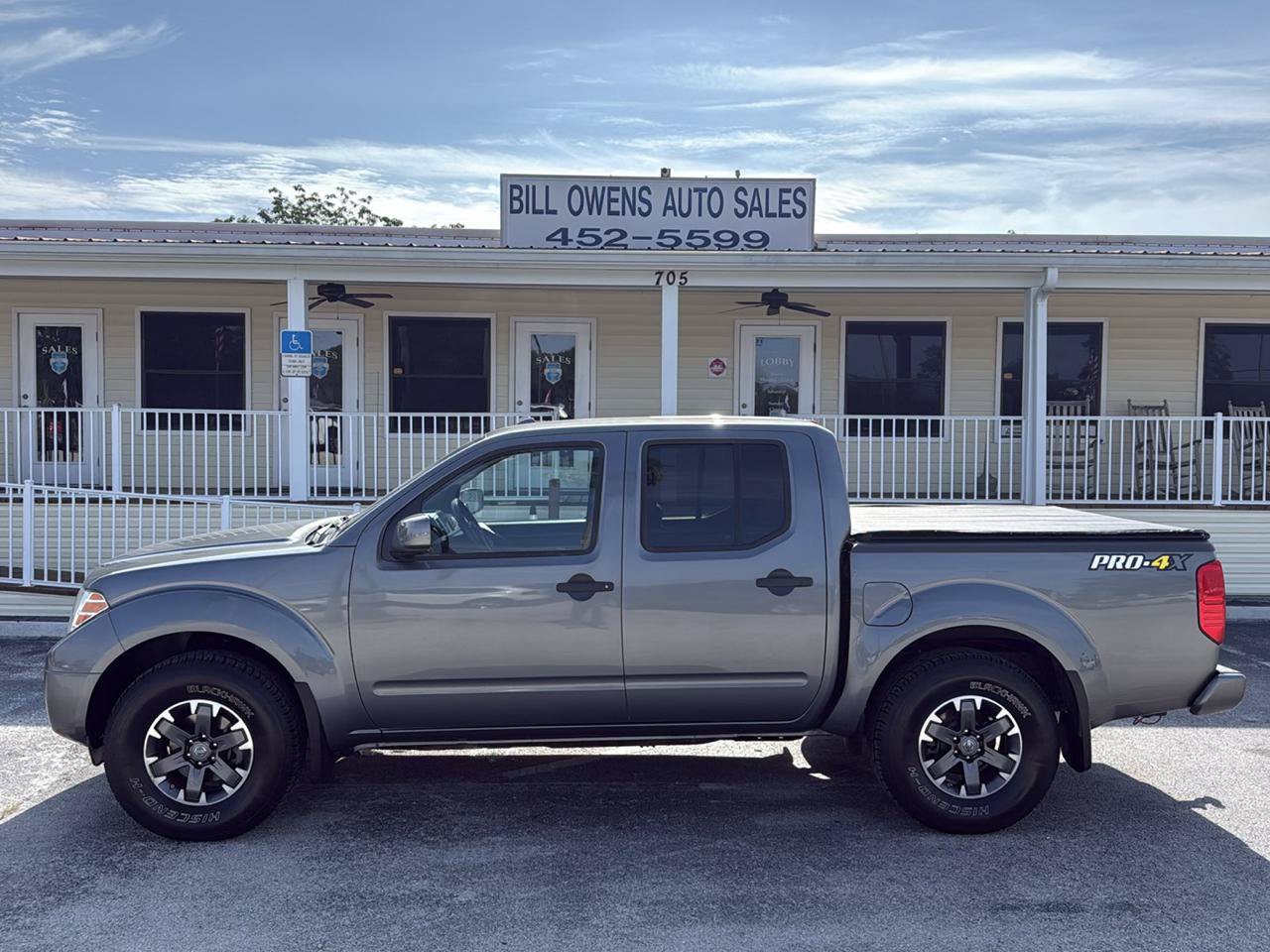 Used 2018 Nissan Frontier PRO-4X AWD/4WD image 2