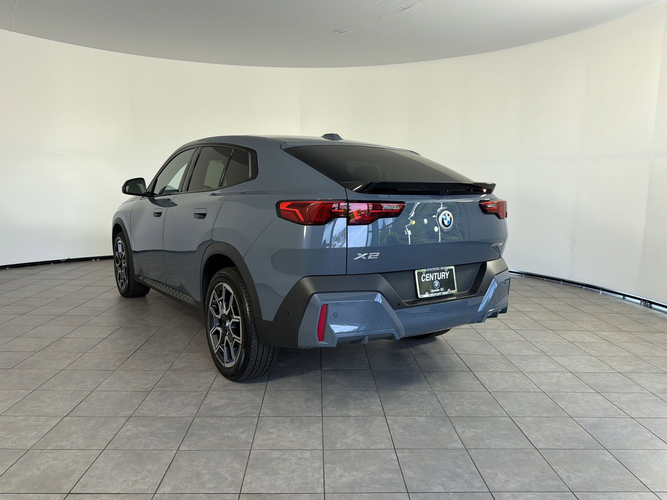 Certified 2025 BMW X2 xDrive28i AWD/4WD image 3