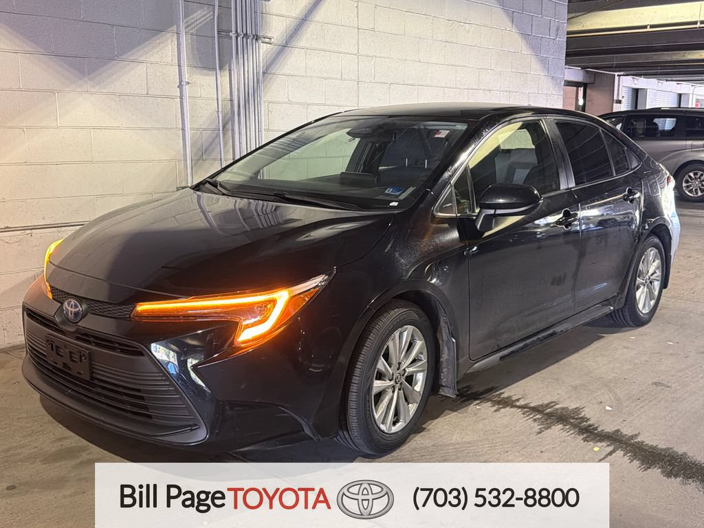 Used 2025 Toyota Corolla LE w/ LE Premium Package FWD image 1