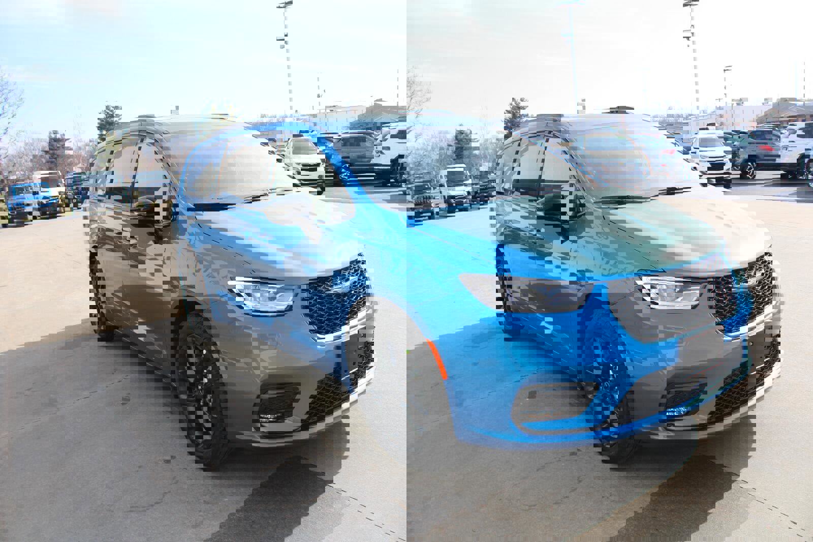 New 2026 Chrysler Pacifica Select w/ S Appearance Package image 5