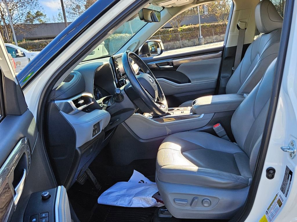 Used 2021 Toyota Highlander Limited image 5