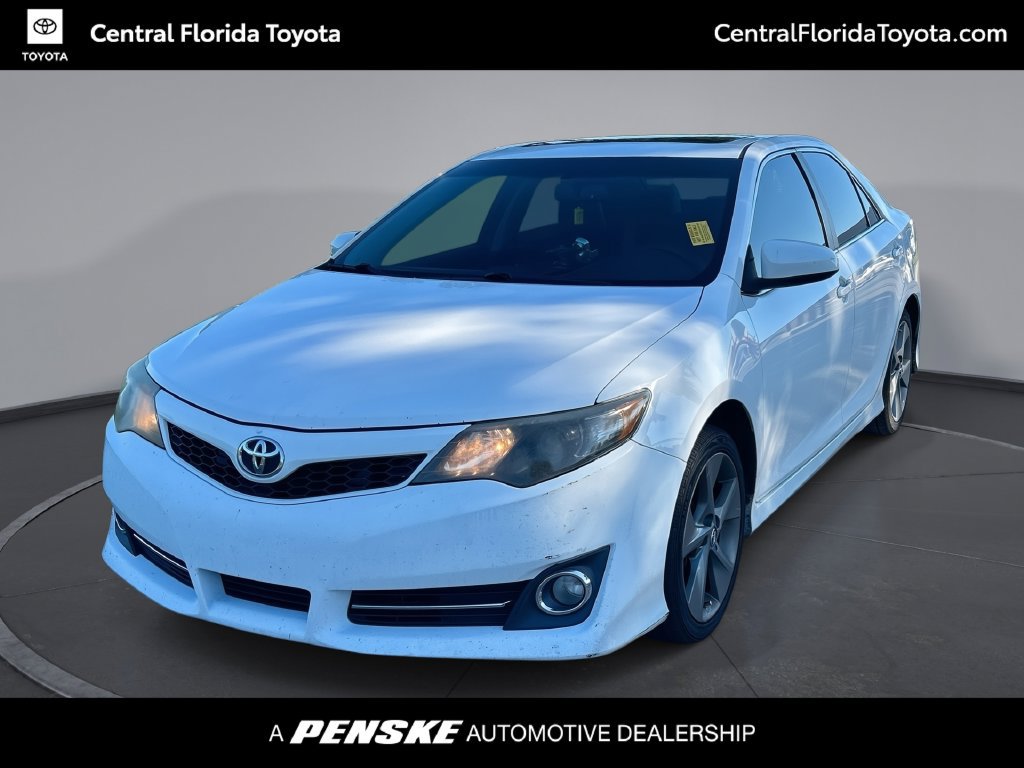 Used 2014 Toyota Camry SE w/ Moonroof Package FWD image 1