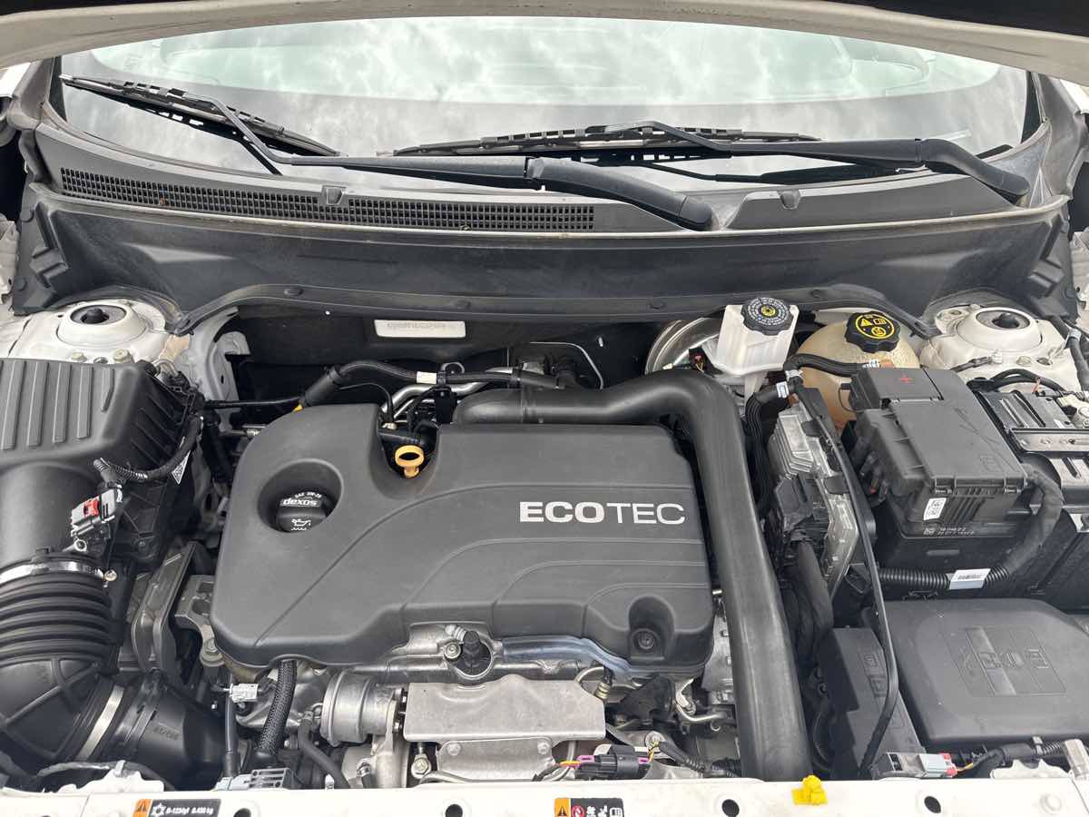 Used 2018 Chevrolet Equinox Premier FWD image 16
