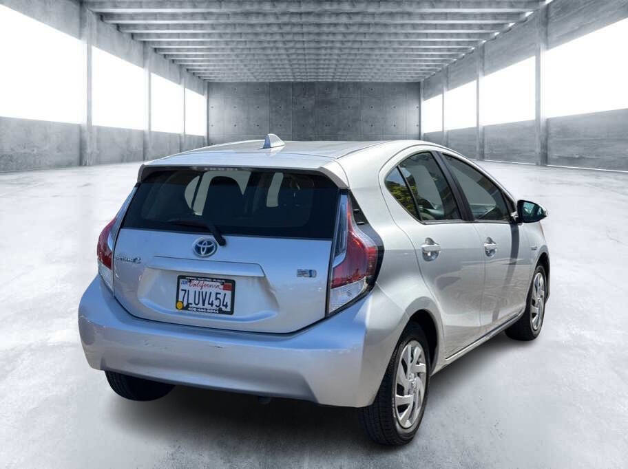 Used 2015 Toyota Prius C Three image 3