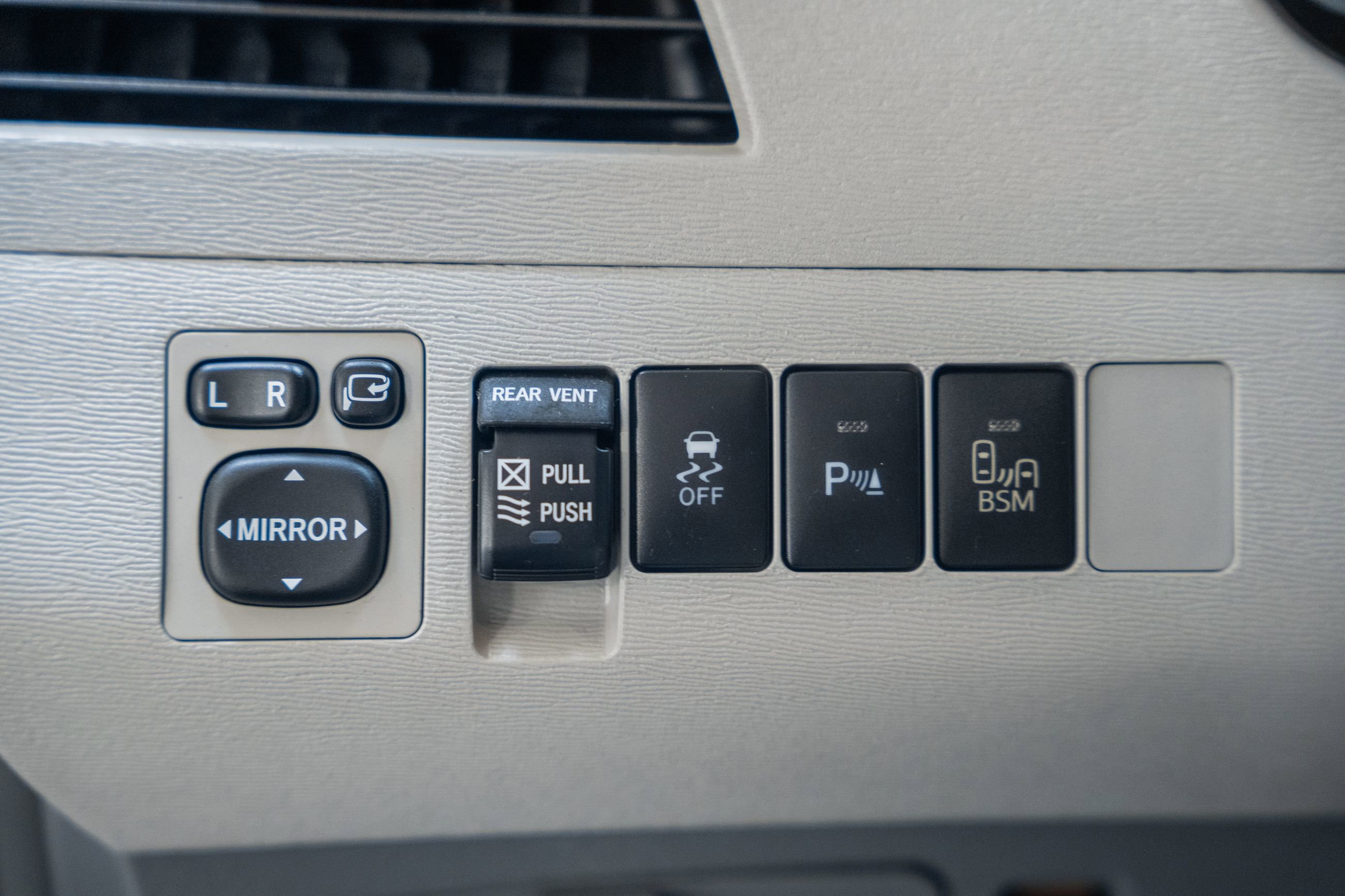 Used 2014 Toyota Sienna Limited image 50