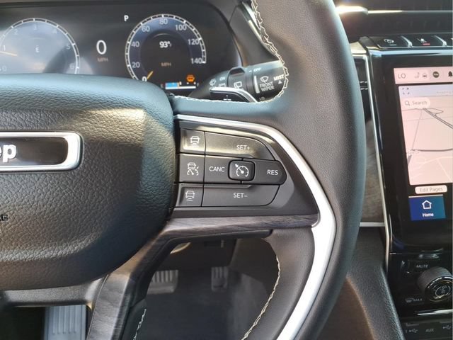 Used 2023 Jeep Grand Cherokee Limited AWD/4WD image 17