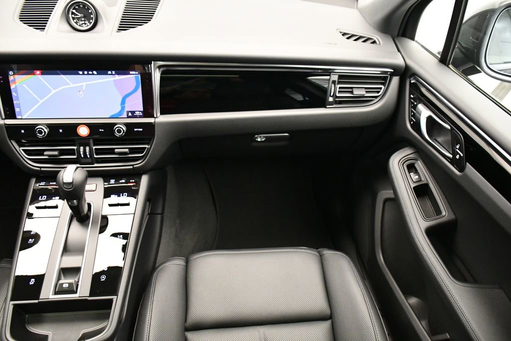 Certified 2025 Porsche Macan Turbo AWD/4WD image 23