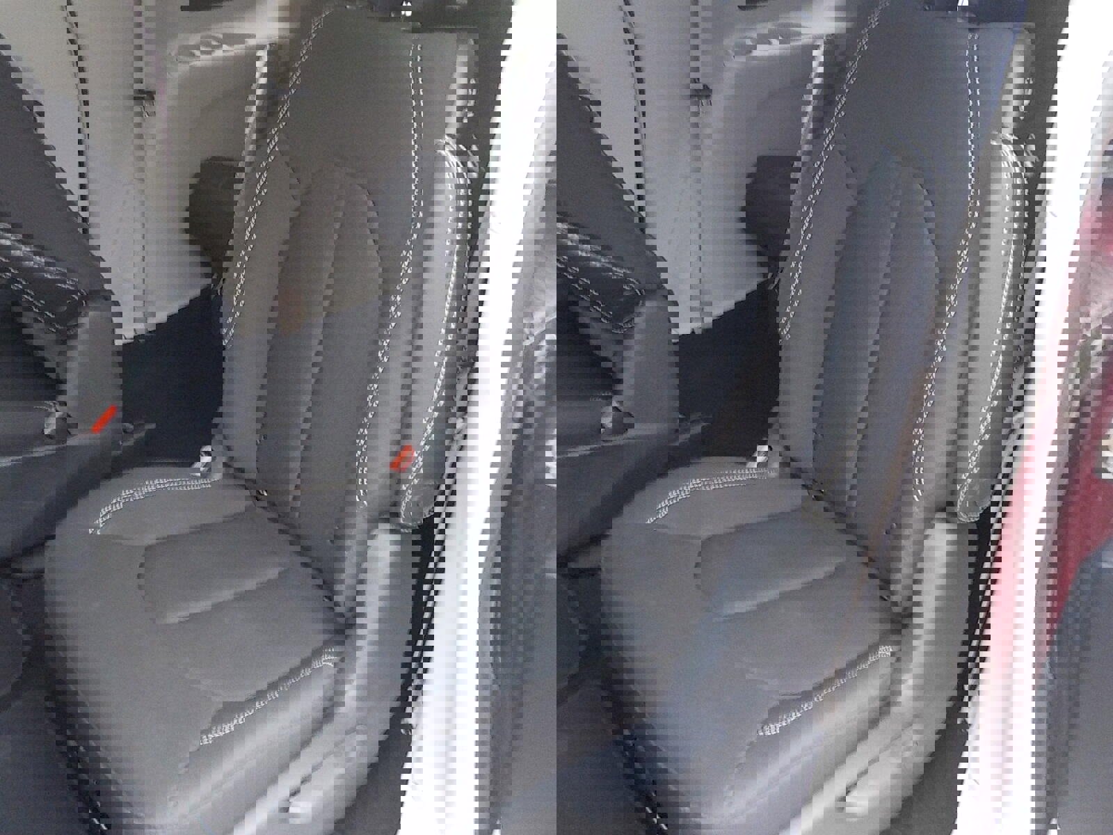 Used 2020 Chrysler Voyager LX image 12