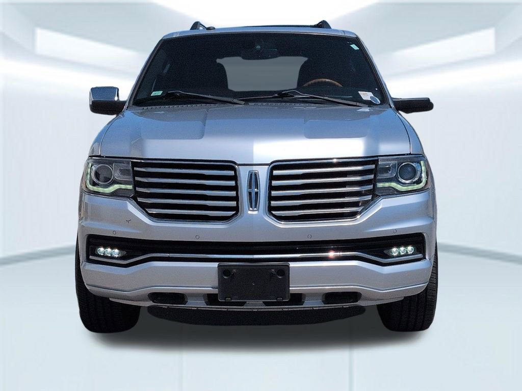 Used 2017 Lincoln Navigator Select image 10