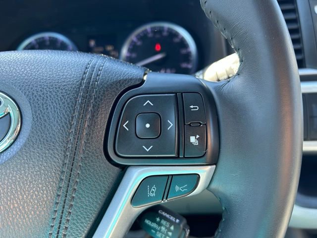 Used 2018 Toyota Highlander XLE AWD/4WD image 27