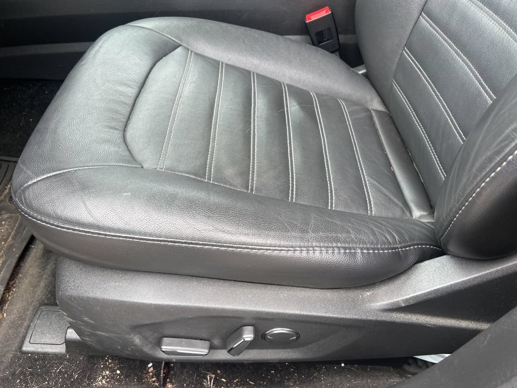Used 2015 Ford Fusion SE w/ Equipment Group 202A FWD image 12