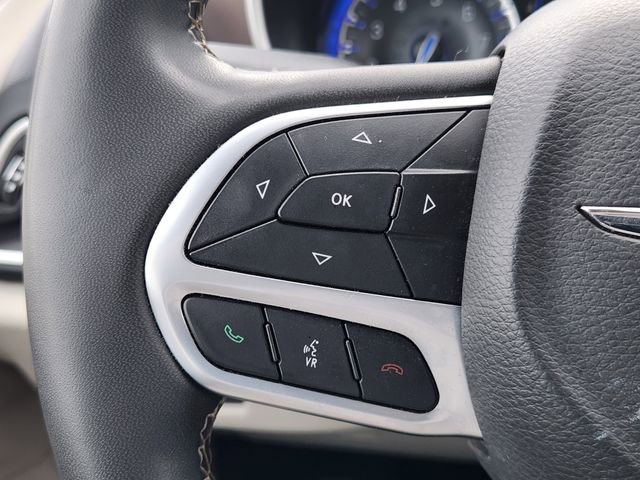 Used 2024 Chrysler Pacifica Touring-L image 20