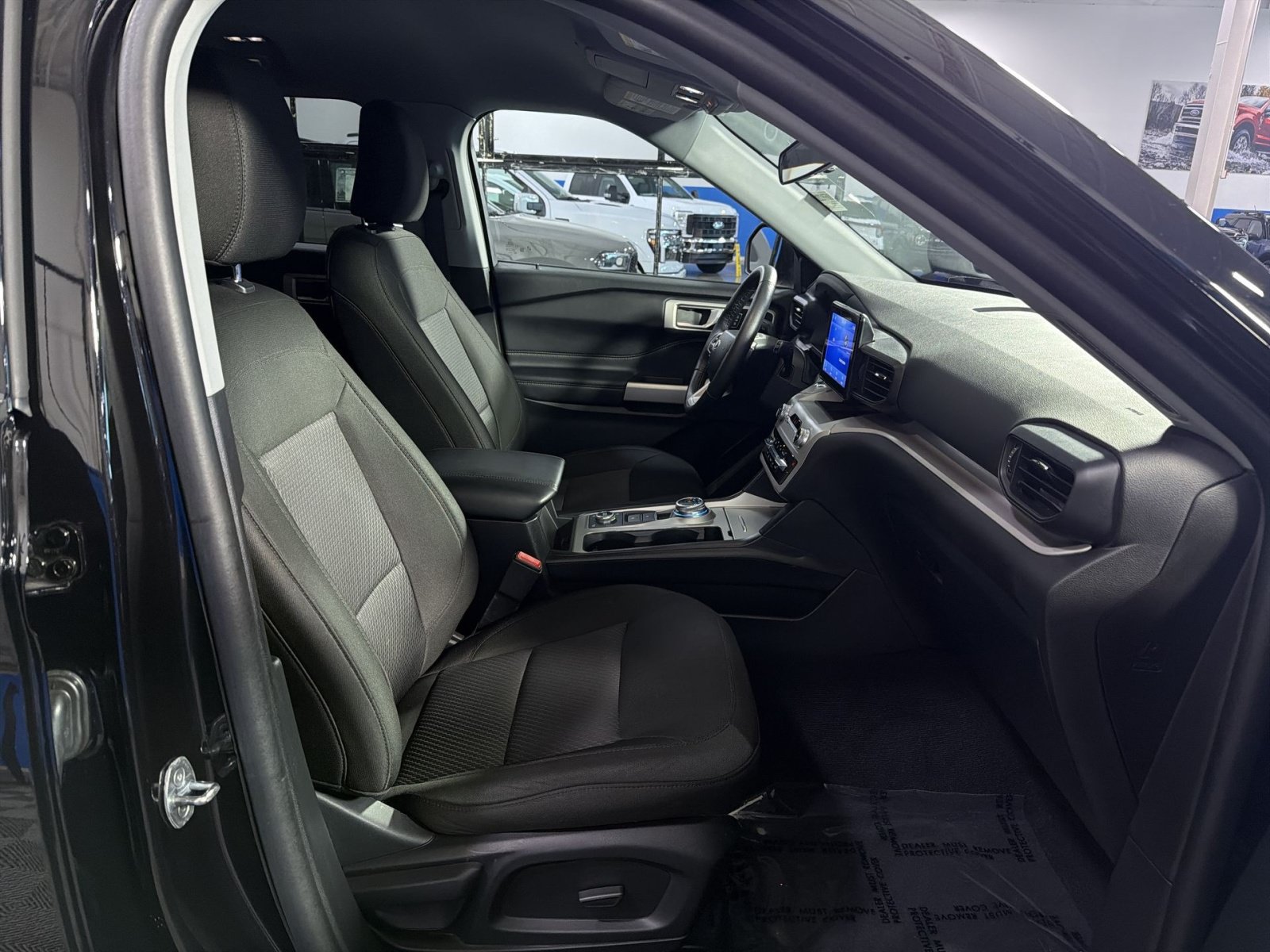 Used 2024 Ford Explorer XLT AWD/4WD image 25