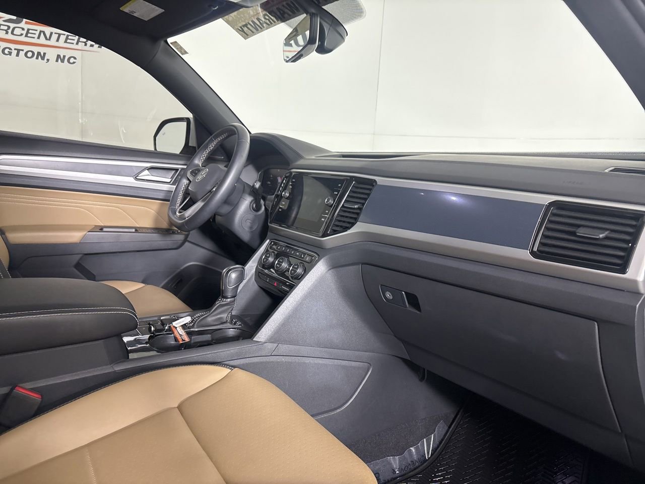 Used 2023 Volkswagen Atlas Cross Sport SE w/ Panoramic Sunroof Package image 29