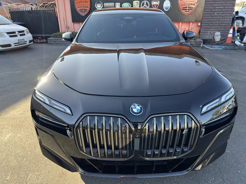 Used 2025 BMW i7 eDrive50 w/ M Sport Package RWD image 2