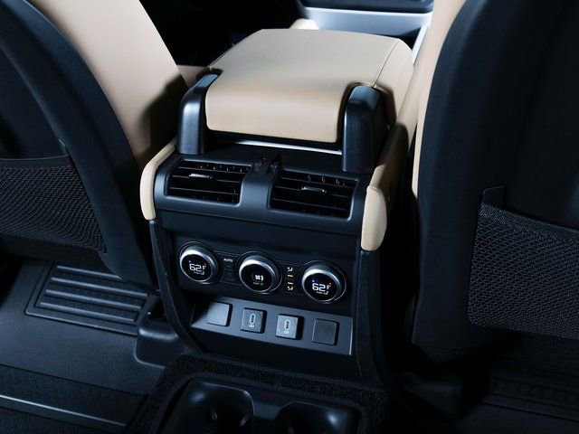 New 2026 Land Rover Defender 130 X-Dynamic SE AWD/4WD image 22