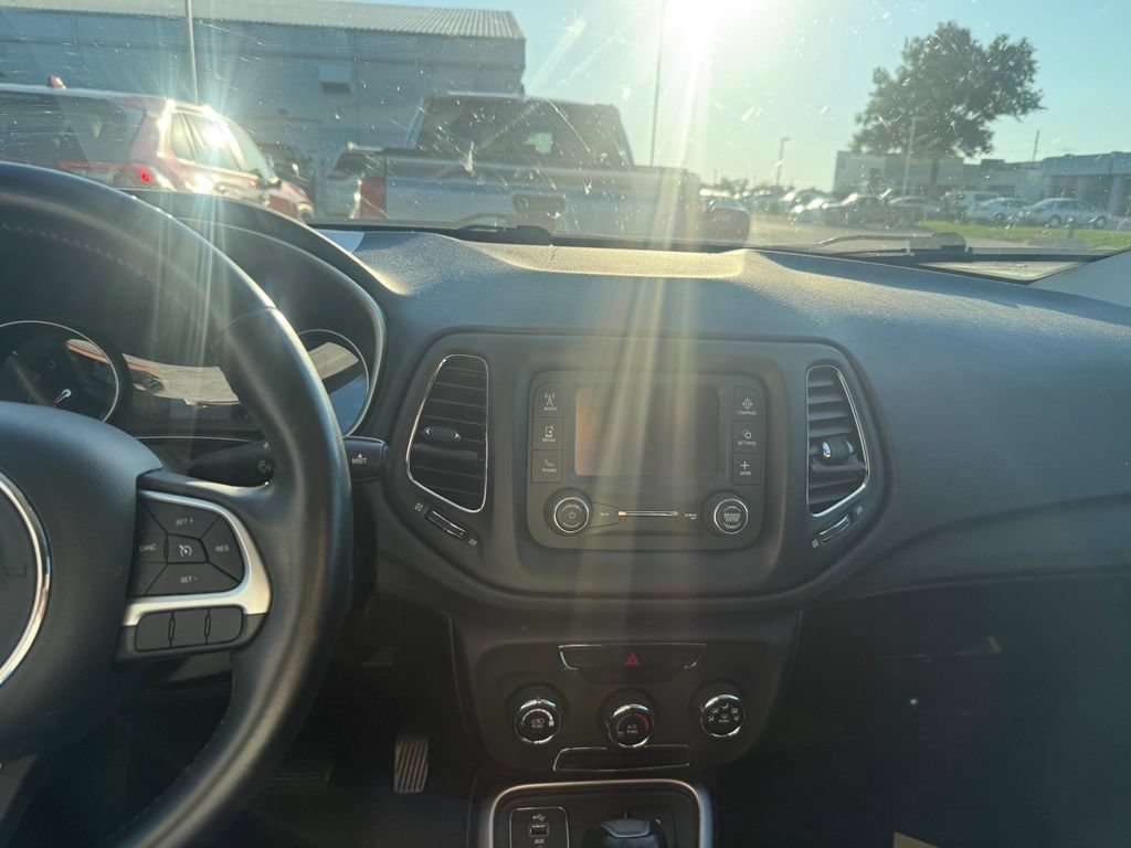 Used 2018 Jeep Compass Latitude FWD image 7