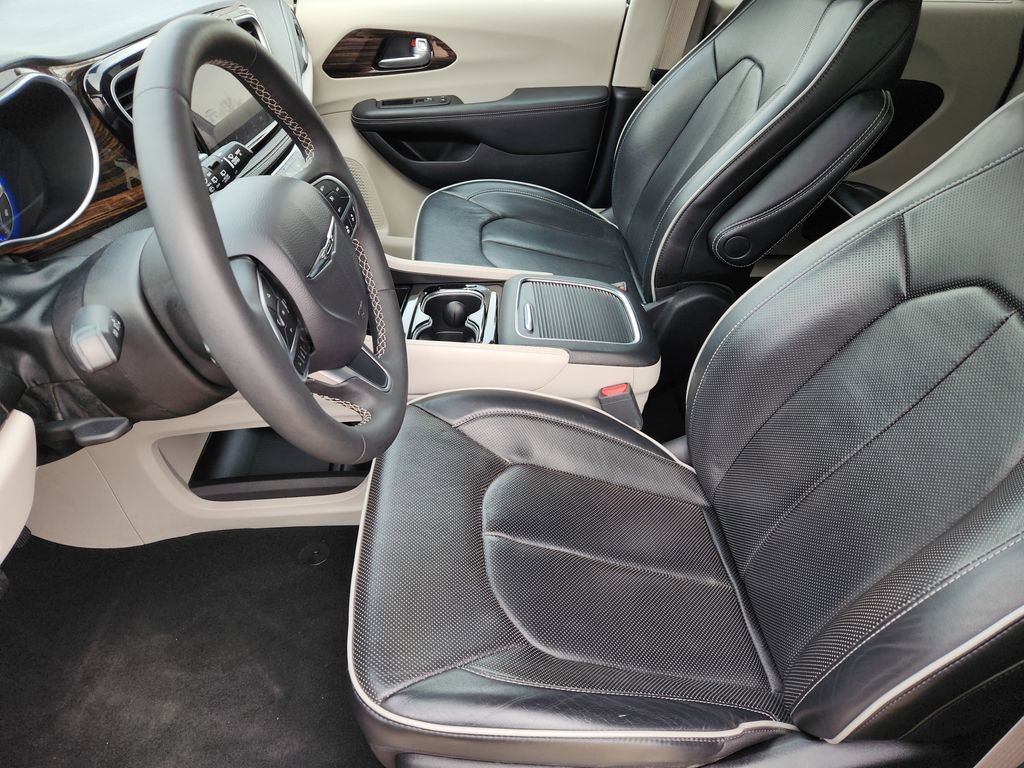 Used 2024 Chrysler Pacifica Limited image 18