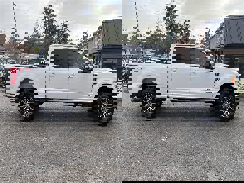 Used 2018 Ford F250 Lariat w/ Lariat Ultimate Package image 6