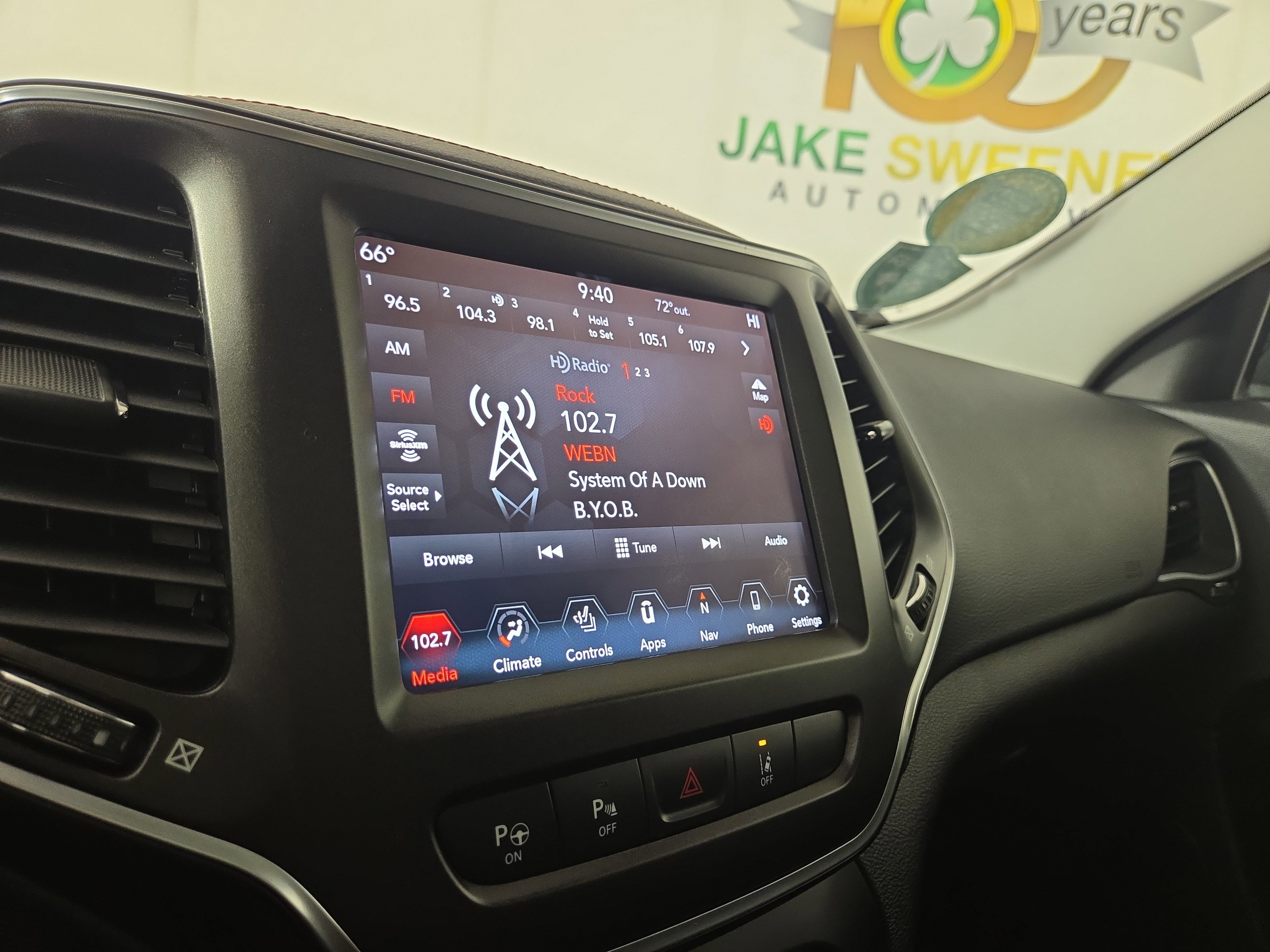 Used 2021 Jeep Cherokee Trailhawk w/ Sun & Sound Group image 19