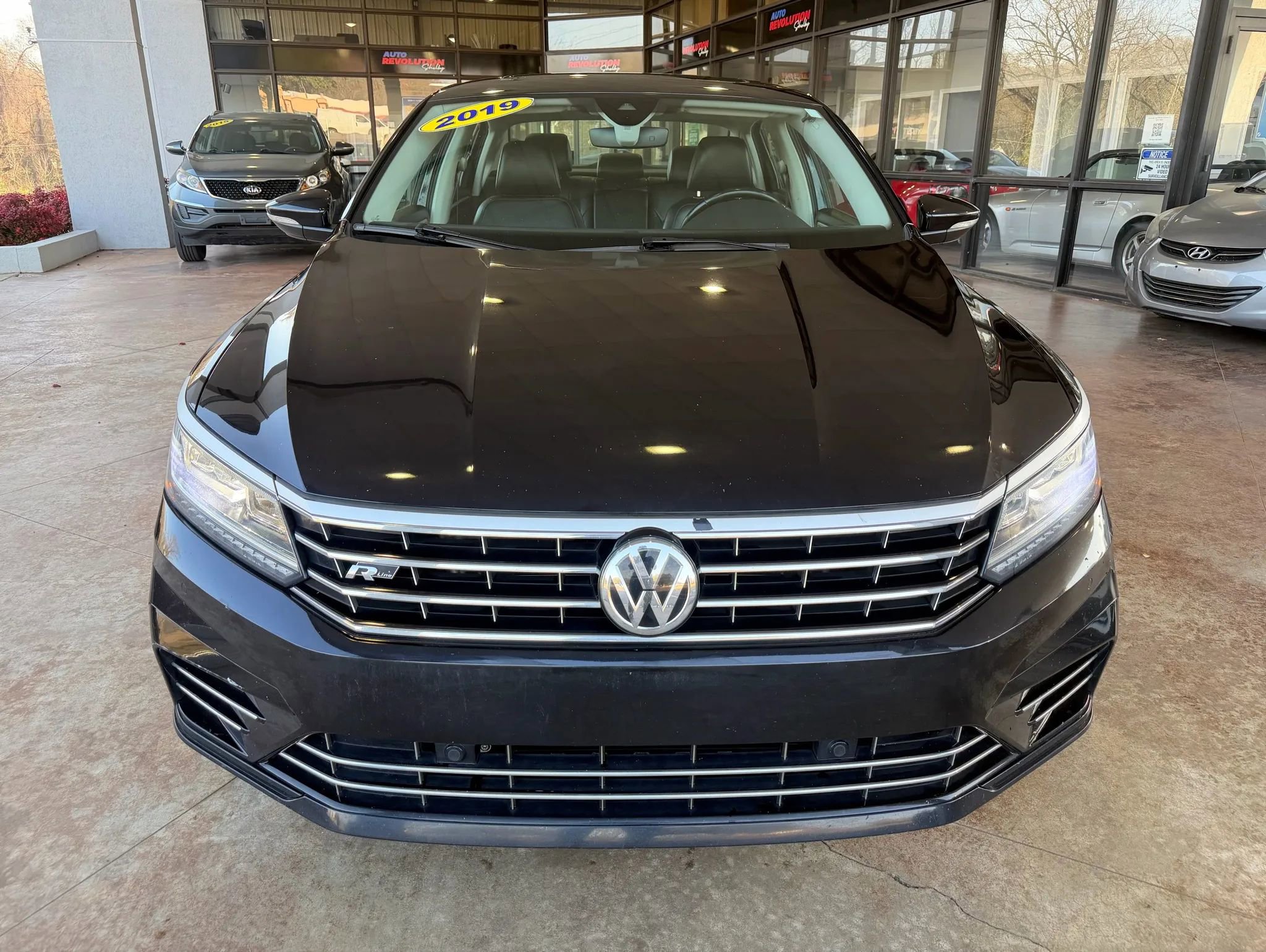Used 2019 Volkswagen Passat 2.0T SE R-Line image 2