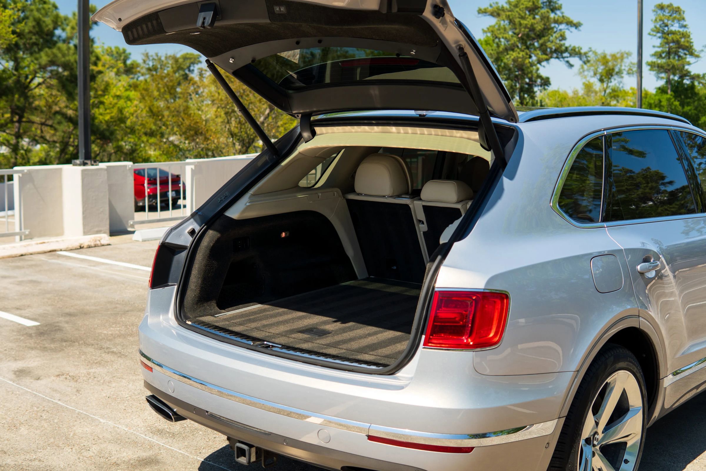 Used 2017 Bentley Bentayga image 15