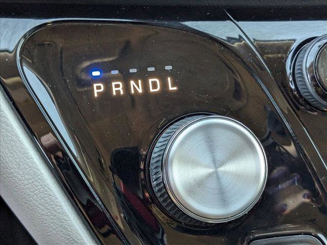 Used 2022 Chrysler Voyager LX image 12