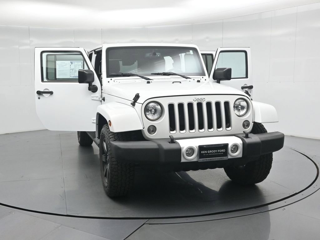 Used 2016 Jeep Wrangler Unlimited Sahara w/ Connectivity Group image 29
