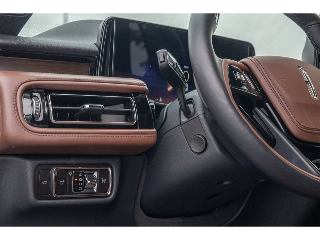 Used 2025 Lincoln Aviator Reserve w/ Equipment Group 201A AWD/4WD image 21