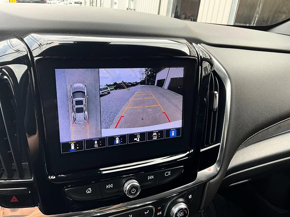 Used 2023 Chevrolet Traverse High Country AWD/4WD image 21