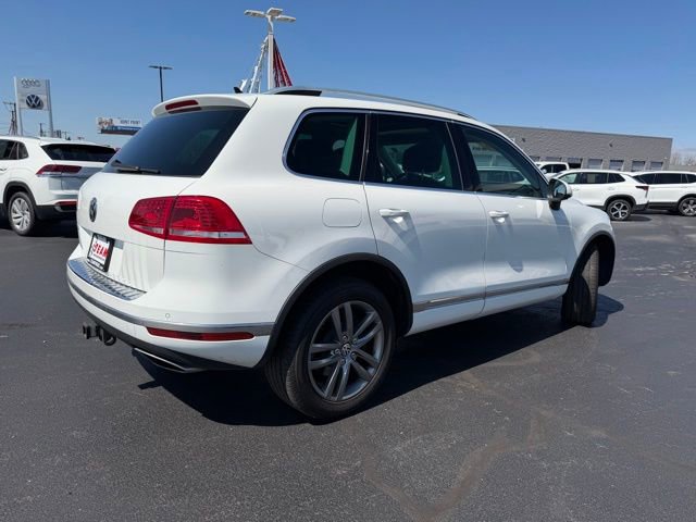 Used 2016 Volkswagen Touareg Sport AWD/4WD image 8