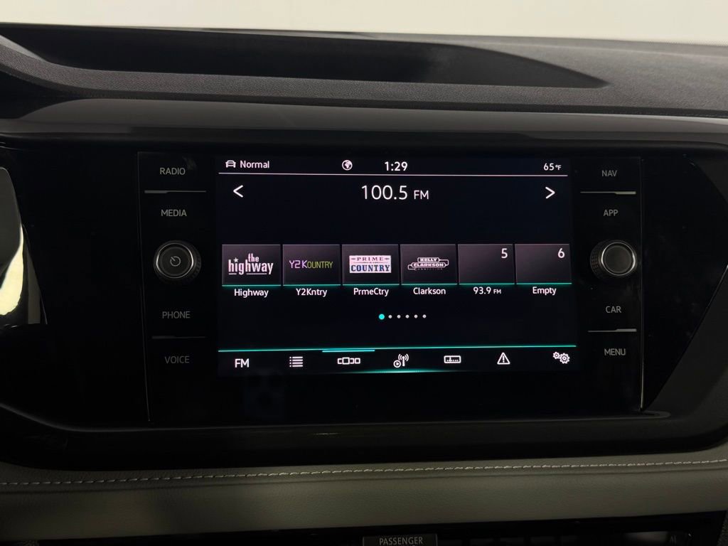 Used 2024 Volkswagen Taos SEL image 19