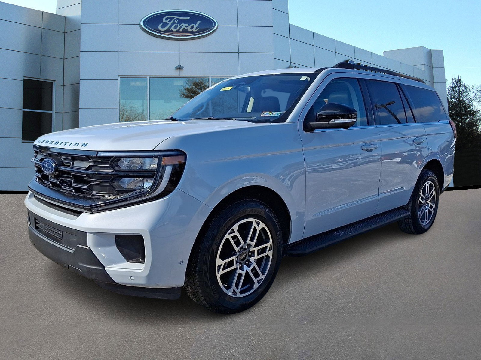 Certified 2025 Ford Expedition Active image 4