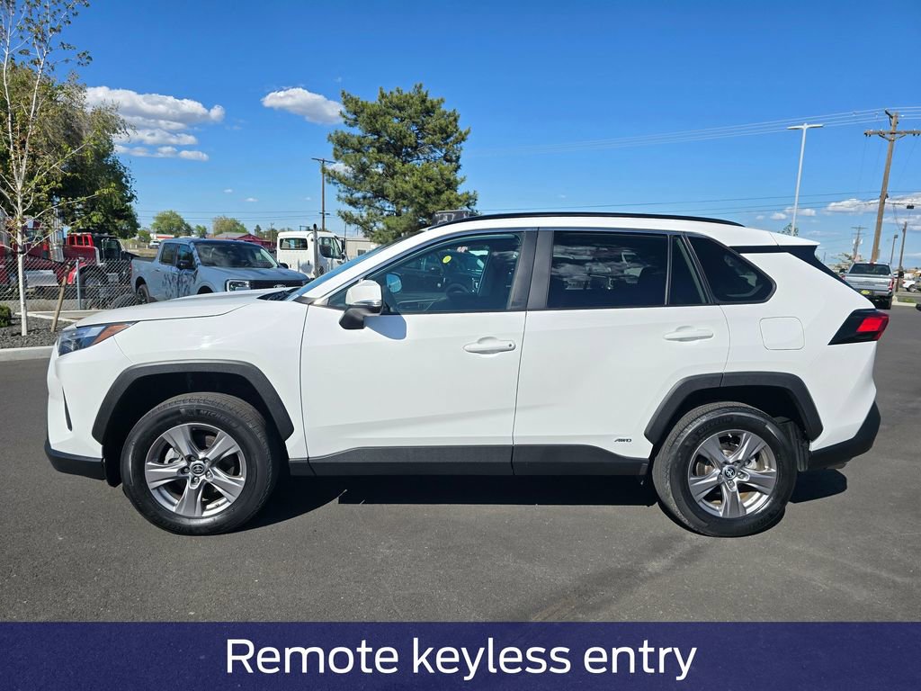 Used 2023 Toyota RAV4 LE AWD/4WD image 3
