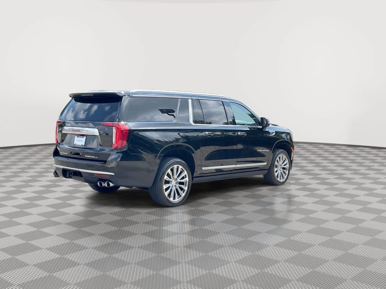Used 2021 GMC Yukon XL Denali w/ Denali Premium Package AWD/4WD image 8