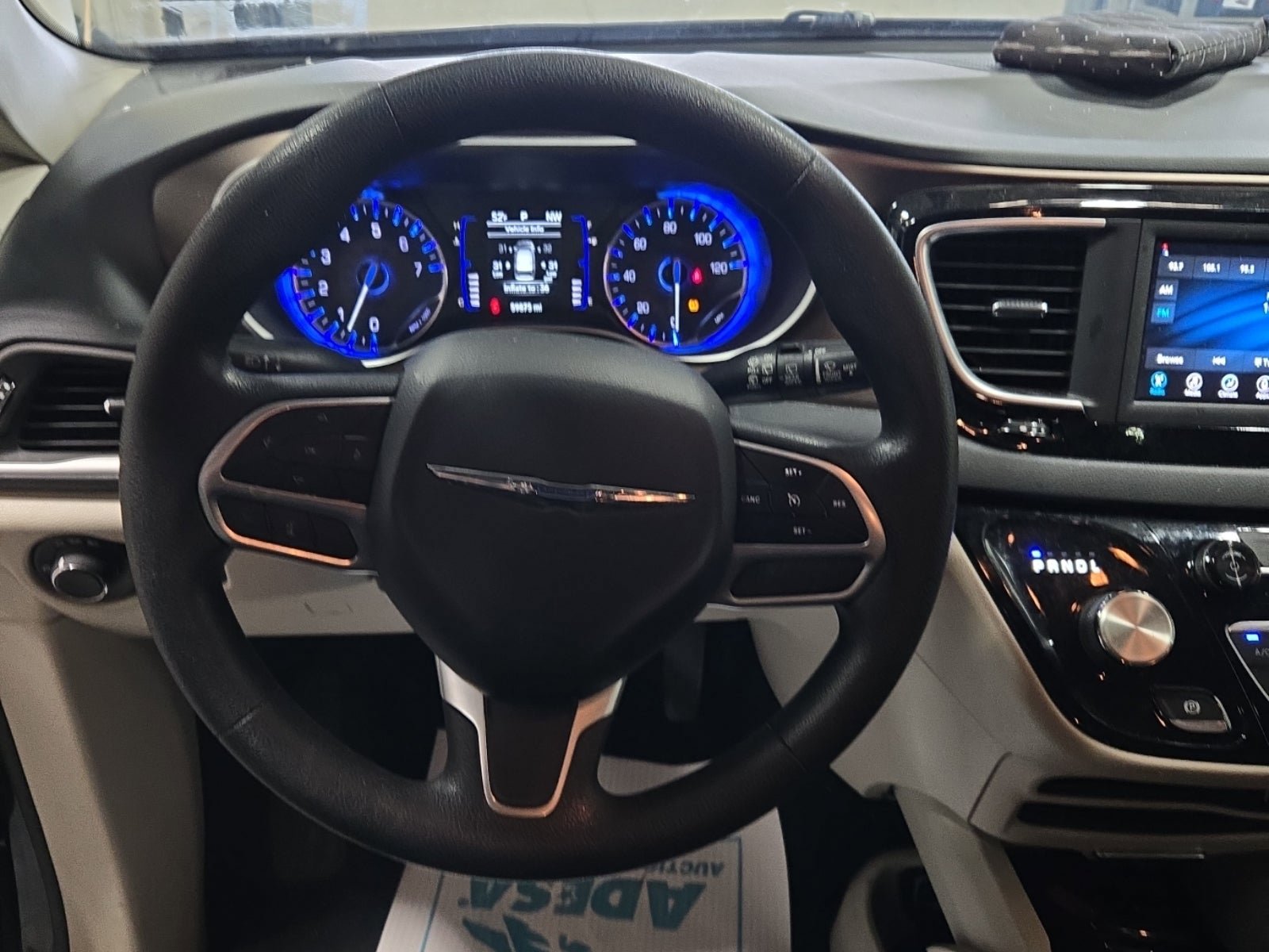 Used 2021 Chrysler Voyager L image 10