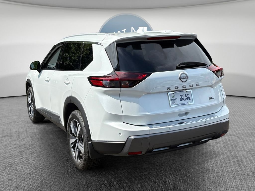 Used 2025 Nissan Rogue SL FWD image 6