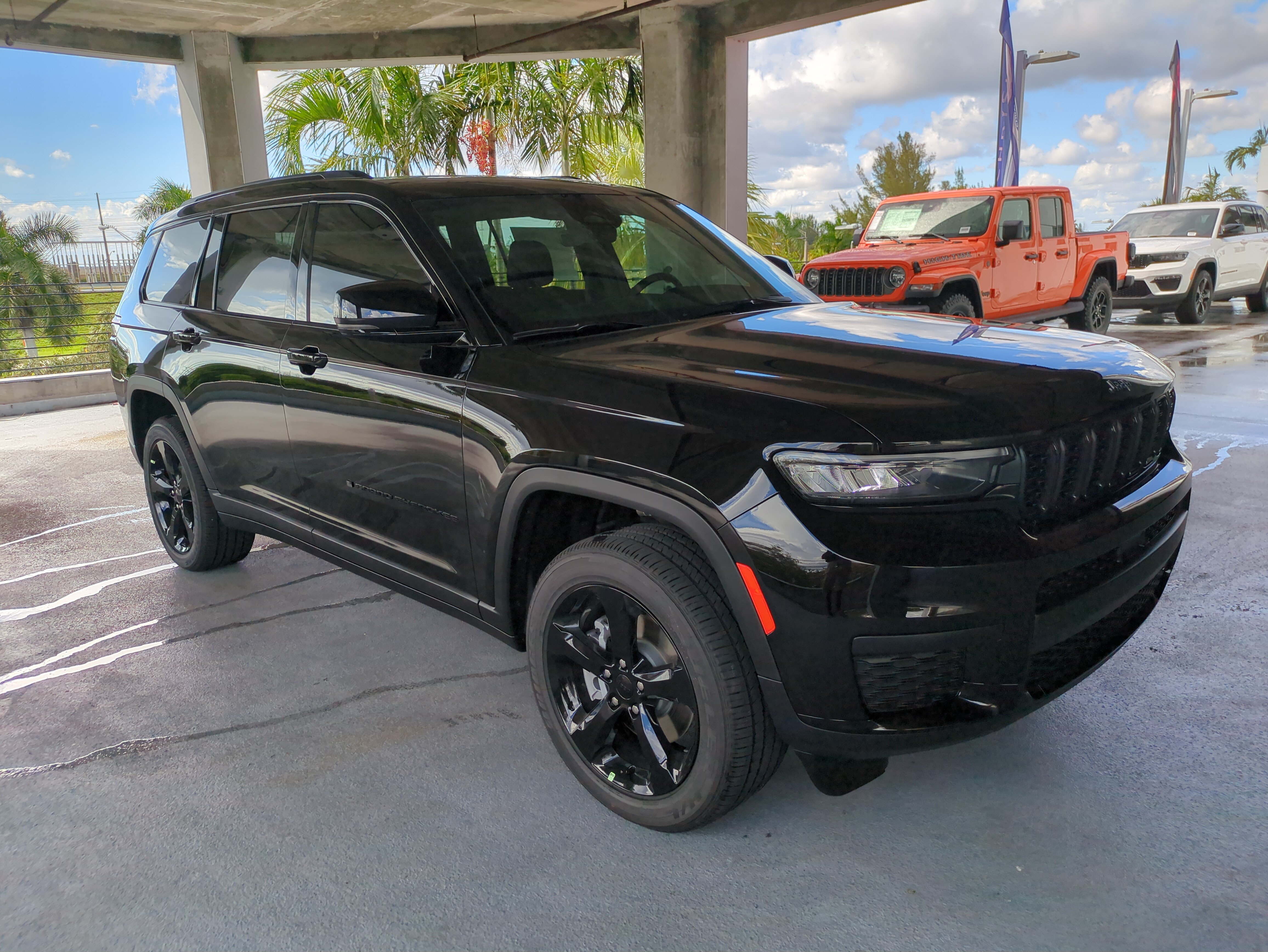New 2025 Jeep Grand Cherokee L Altitude AWD/4WD image 2
