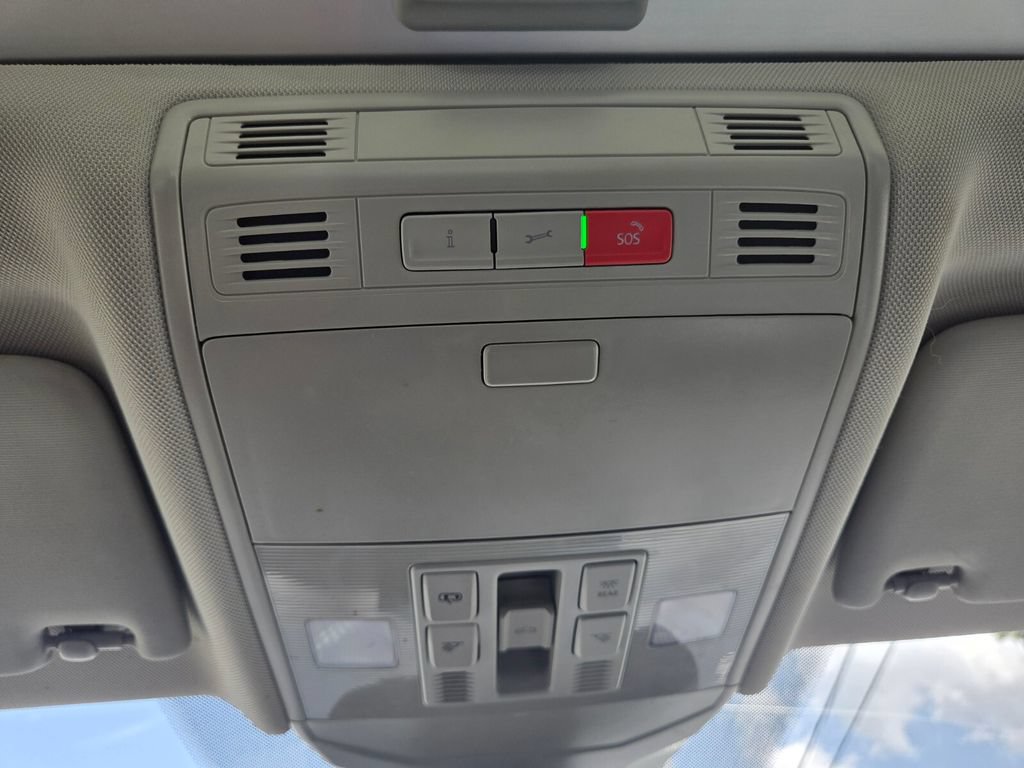 Used 2025 Volkswagen Jetta SE FWD image 16